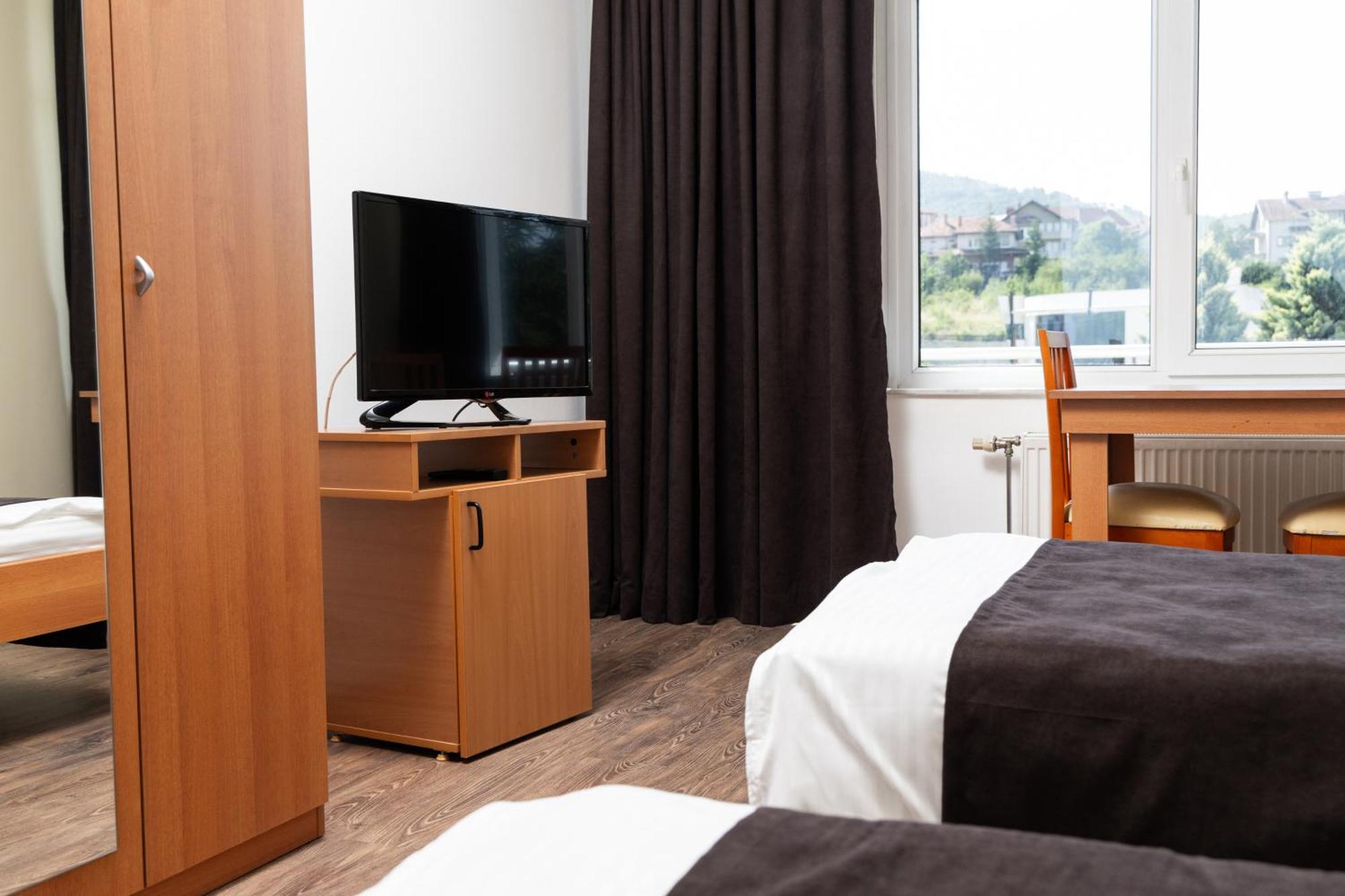 Hotel Luxor Prisztina Zewnętrze zdjęcie