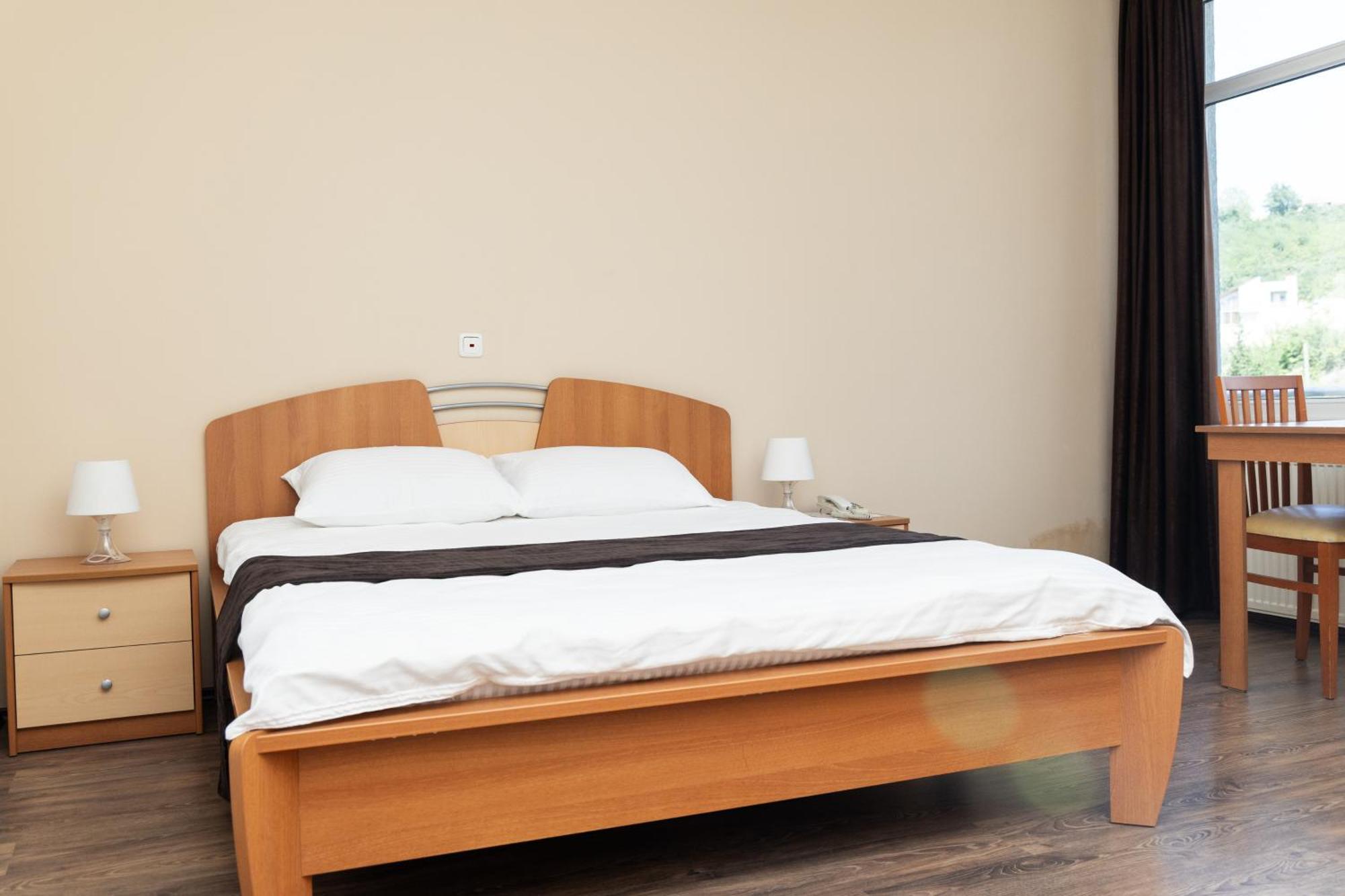 Hotel Luxor Prisztina Zewnętrze zdjęcie